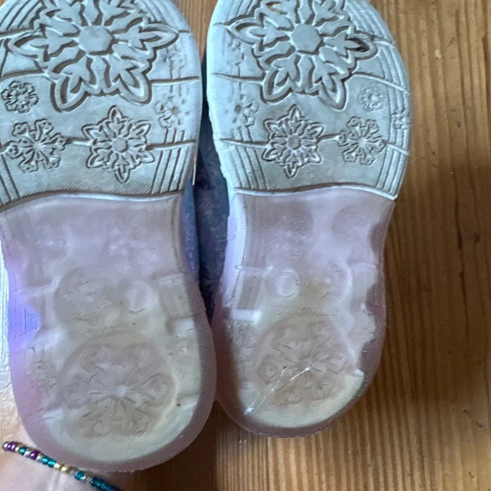 Disney Frozen Light Up Sneakers Kids Blue Iridescent Elsa Anna Olaf SIZE 7